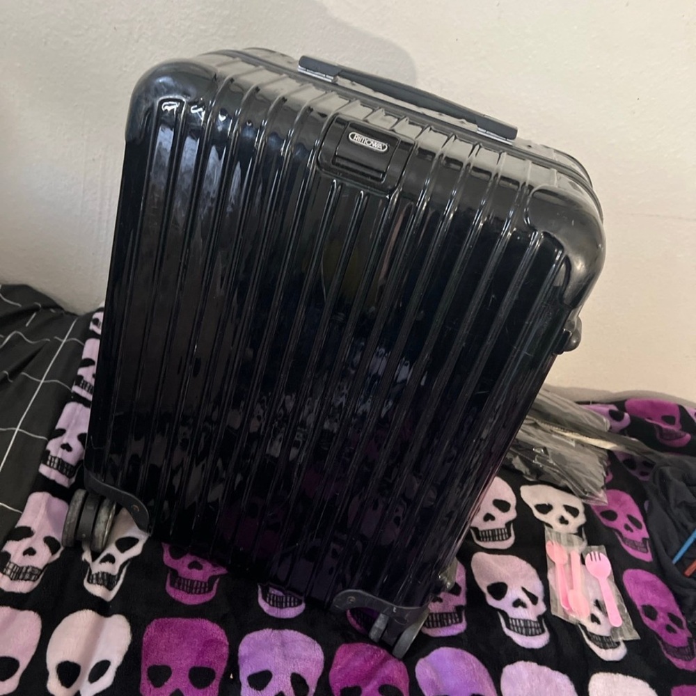Rimowa salsa deluxe multiwheel roller carryon
